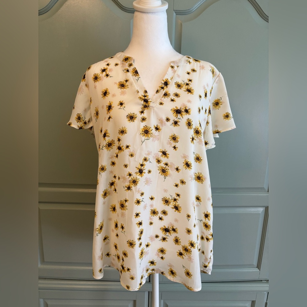 Maurice’s woman’s size Large summer top sunflowers